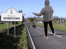 a welcome to irvinestown sign is on the side of the road