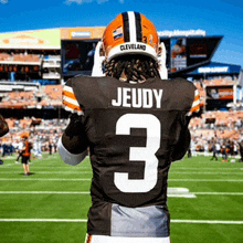 a football player wearing a jersey that says jeudy 3