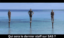 three people standing on wooden posts in the ocean with the words qui sera le dernier staff sur sas