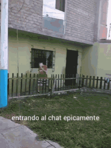 a picture of a house with the words " entrando al chat epicamente " written below it