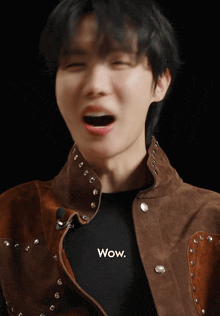 a person wearing a black shirt that says wow on it