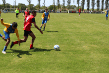 a soccer player with the number 7 on his back