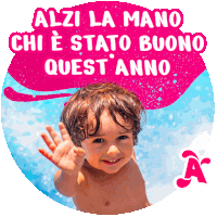 a picture of a child with the words alzi la mano chi e stato buono quest anno behind him