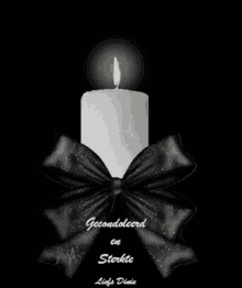 a white candle with a black bow and the words gecondoleerd en sterkte written on it