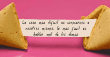 a fortune cookie says la cosa mas dificil es conocernos a nosotros mismos and la mas facil es hablar mal de los demás