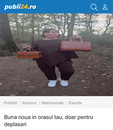 a picture of a woman holding a purse is on a website called publi24.ro