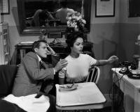 INVASION OF THE BODY SNATCHERS, from left: Kevin McCarthy, Dana Wynter, 1956