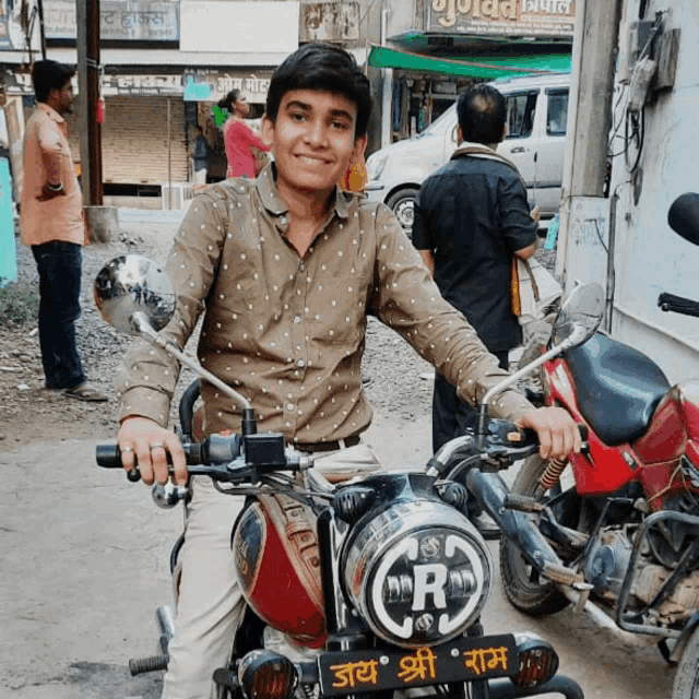 a man is riding a motorcycle with a license plate that says r on it