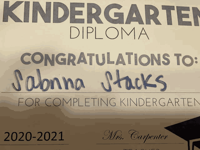 a kindergarten diploma that says congratulations to sabanna stacks for completing kindergarten