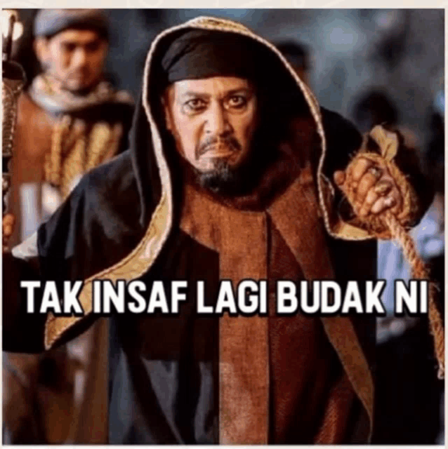 a man with a beard is holding a rope and has the words tak insaf lagi budak ni above him