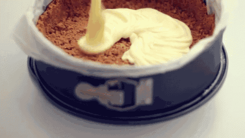 a cake pan with the letter i on it