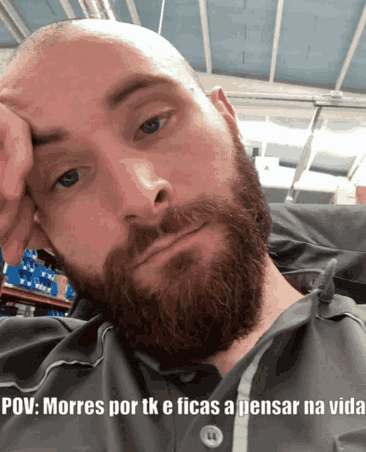 a bald man with a beard is laying down with the caption pov morres por tk