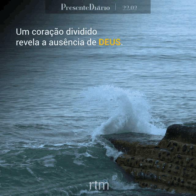 a picture of a wave breaking on a rock with a presente diario written on the bottom