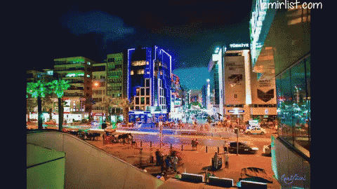 a picture of a city at night with the website izmirlist.com at the top
