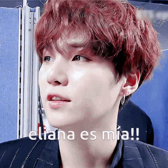 a close up of a person 's face with the words eliana es mia written above it