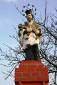 JN-Wielkopolska-poznańskie-leszczyńskie-Osieczna: Jan po remoncie otoczenia (fot: A.P., 03.2004)