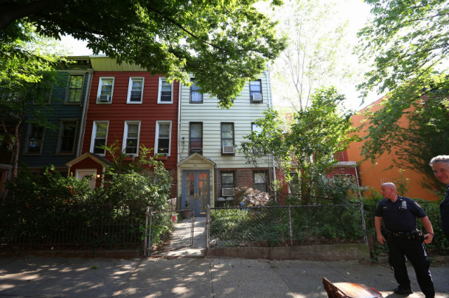 http://kirbysommers.blogspot.com/2014/10/mayor-bill-deblasio-house-in-park-slope.html