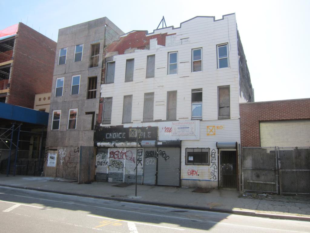 820 DeKalb Avenue, before demolition, image by Nicholas Strini for Property Shark