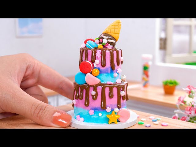 Miniature Chocolate Cake Decorating