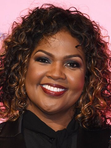 CeCe Winans Headshot