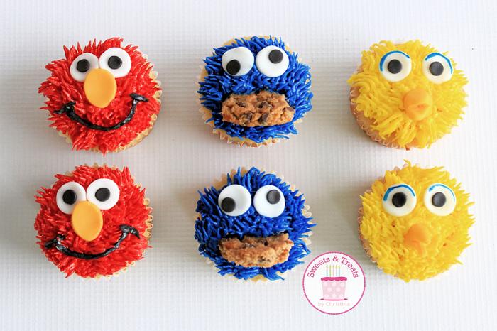 Sesame Street smash cake and cupcakes