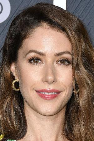 Amanda Crew