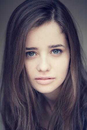 Holly Earl