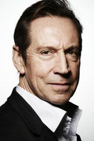 Jonathan Hyde