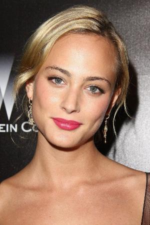 Nora Arnezeder