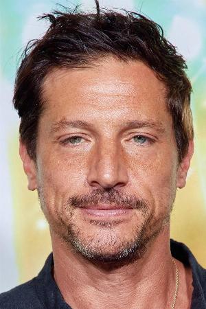 Simon Rex