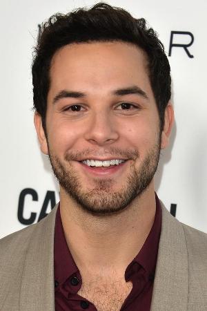 Skylar Astin