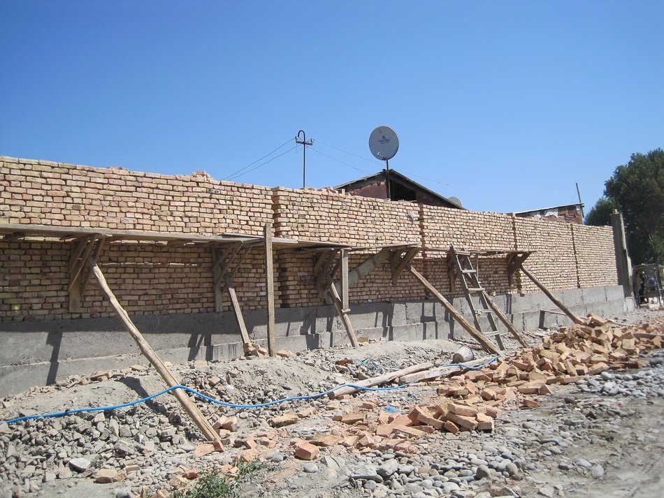 construction of the brick wall