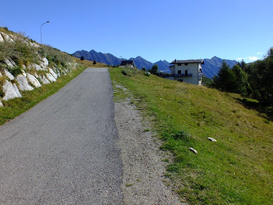 road along the scenic mountain landscape