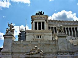 Monumental columns