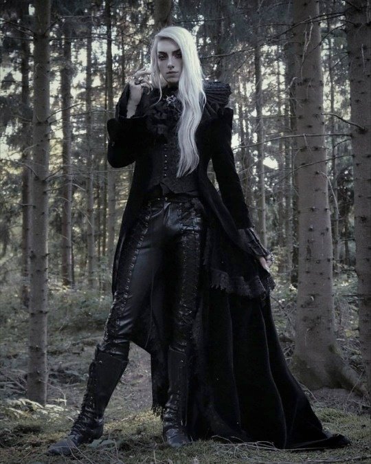 I'm a man getting into goth clothing. What do women like on long-haired goth  guys? What's the hottest goth men's attire you have seen? - Quora