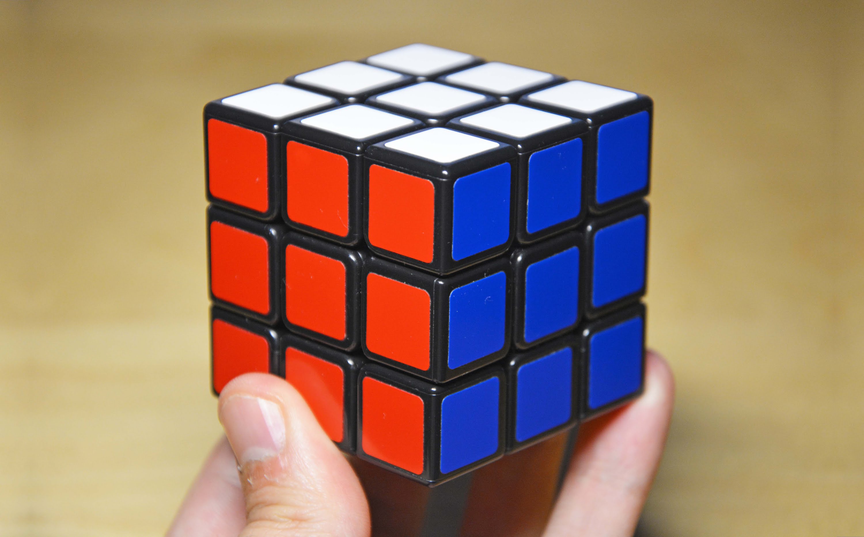 Crean un cubo de Rubik que hace el trabajo difícil por ti: se resuelve ...