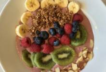 berry smoothie bowl