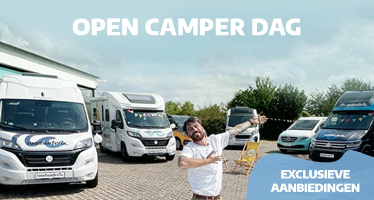 Open-Camper-Dag-man-in-front-of-different-campers-smiling