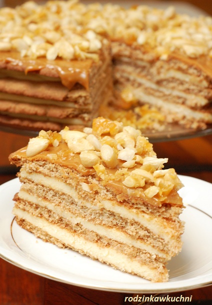 tort sernikowy przełożony plackami miodowymi_sernikomiodownik_miodownik_sernik miodowy_krajanka miodowa_ciasto przekładane