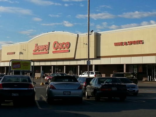 Photo of Jewel-Osco - Chicago, IL, US. cars parked in front of a jewel - osco store