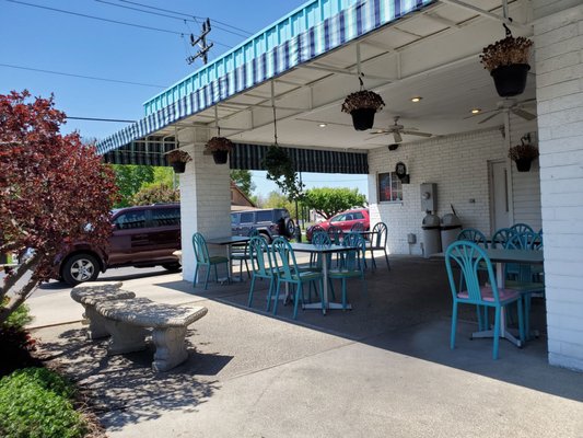 Photo of Frost Bite - Avon, IN, US. Plenty of outdoor shaded seating in front and in back