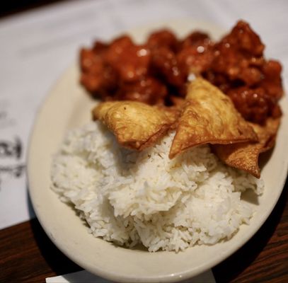 Photo of Kowloon - Saugus, MA, US. General Gau Chicken and Crab Rangoons