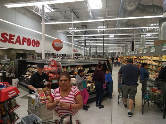 Photo of WinCo Foods - Hillsboro, OR, US. Big!