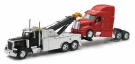 New Ray Toys 1:32 Peterbilt Tow Truck