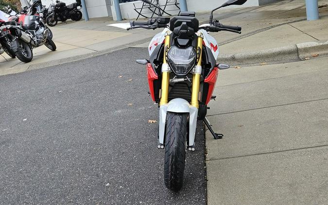 2021 BMW F 900 R Hockenheim Silver Metallic / Racing Red