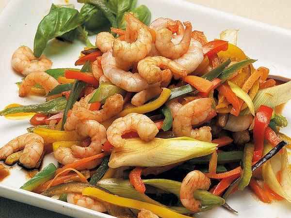 Camarones salteados con vegetales