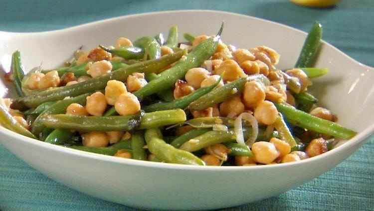 Ensalada de ejotes con garbanzos y pollo