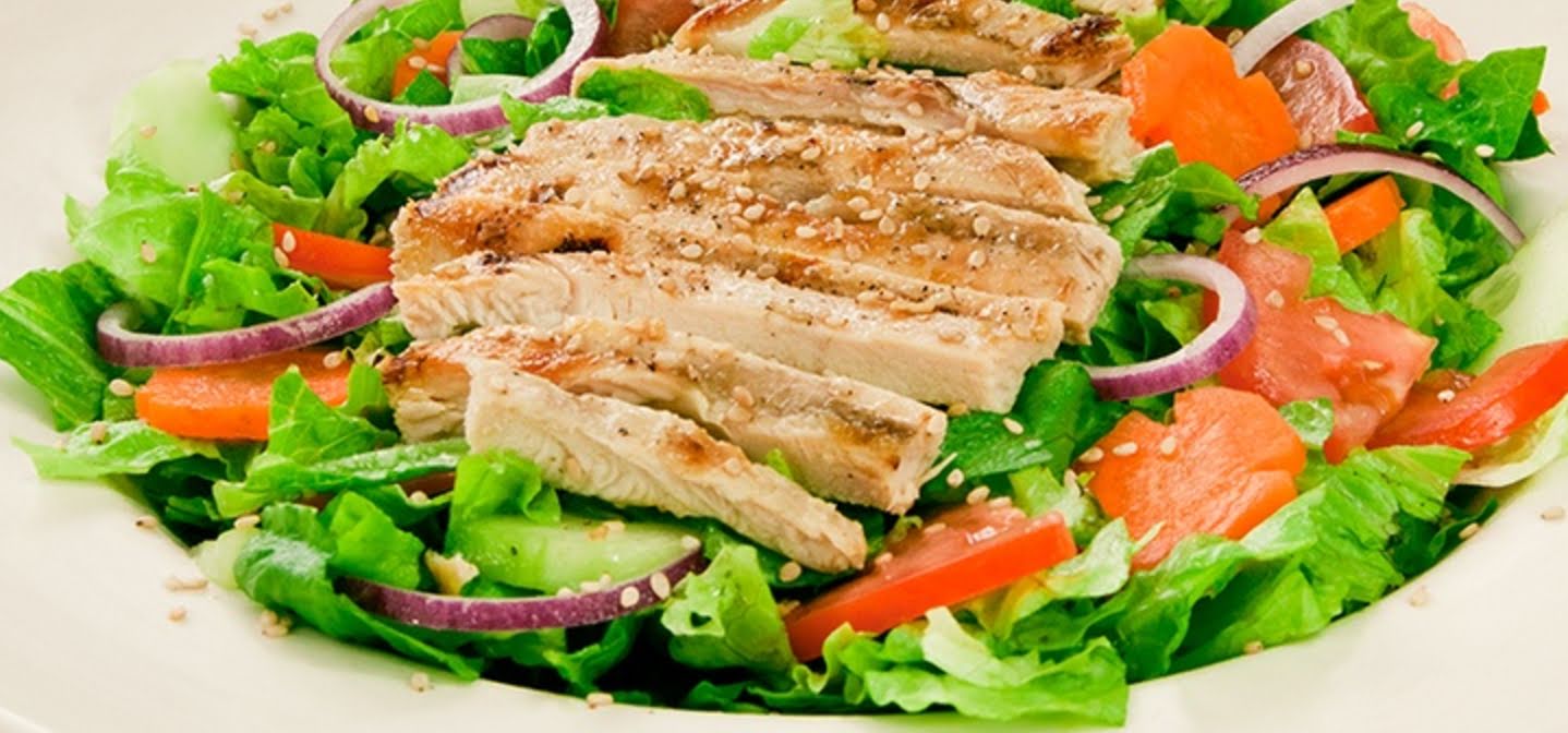 Ensalada de lechuga con pollo y nuez de  Kcal - Receta fácil en la app  Avena