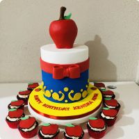 snow white Cakes