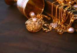 Trinket or treasure: how to tell if old jewellery has value